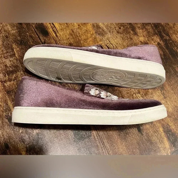 Vince Camuto | Brandia ladies slip on fashion sneakers. Size: 7.5W - Picture 4 of 14